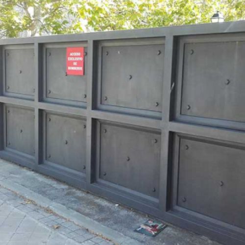 Puerta con automatismo de cierre