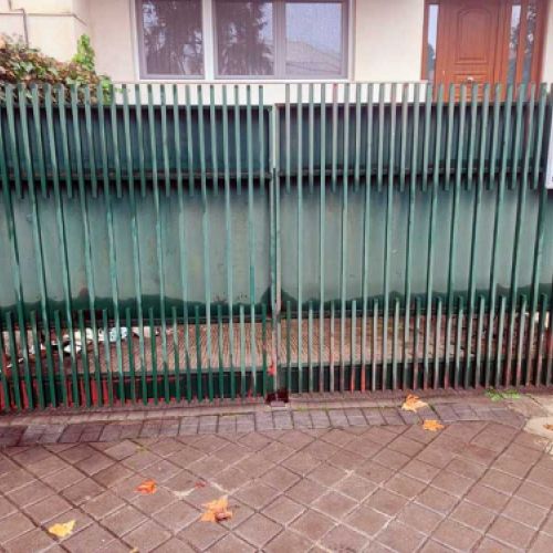 Acceso de puerta automática para garaje comunitario